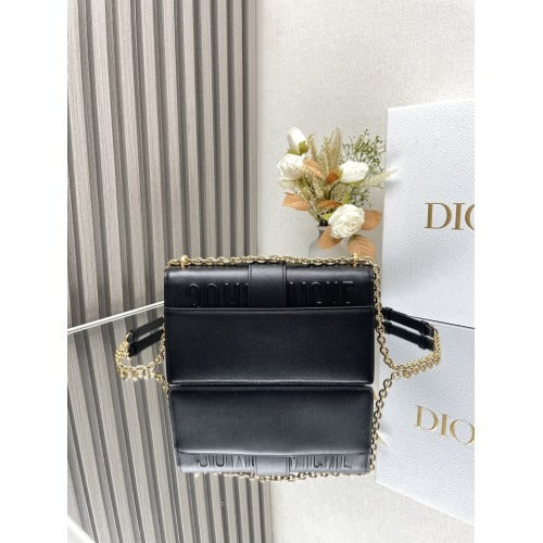 Dior 30 Montaigne East-west Bag With Chain