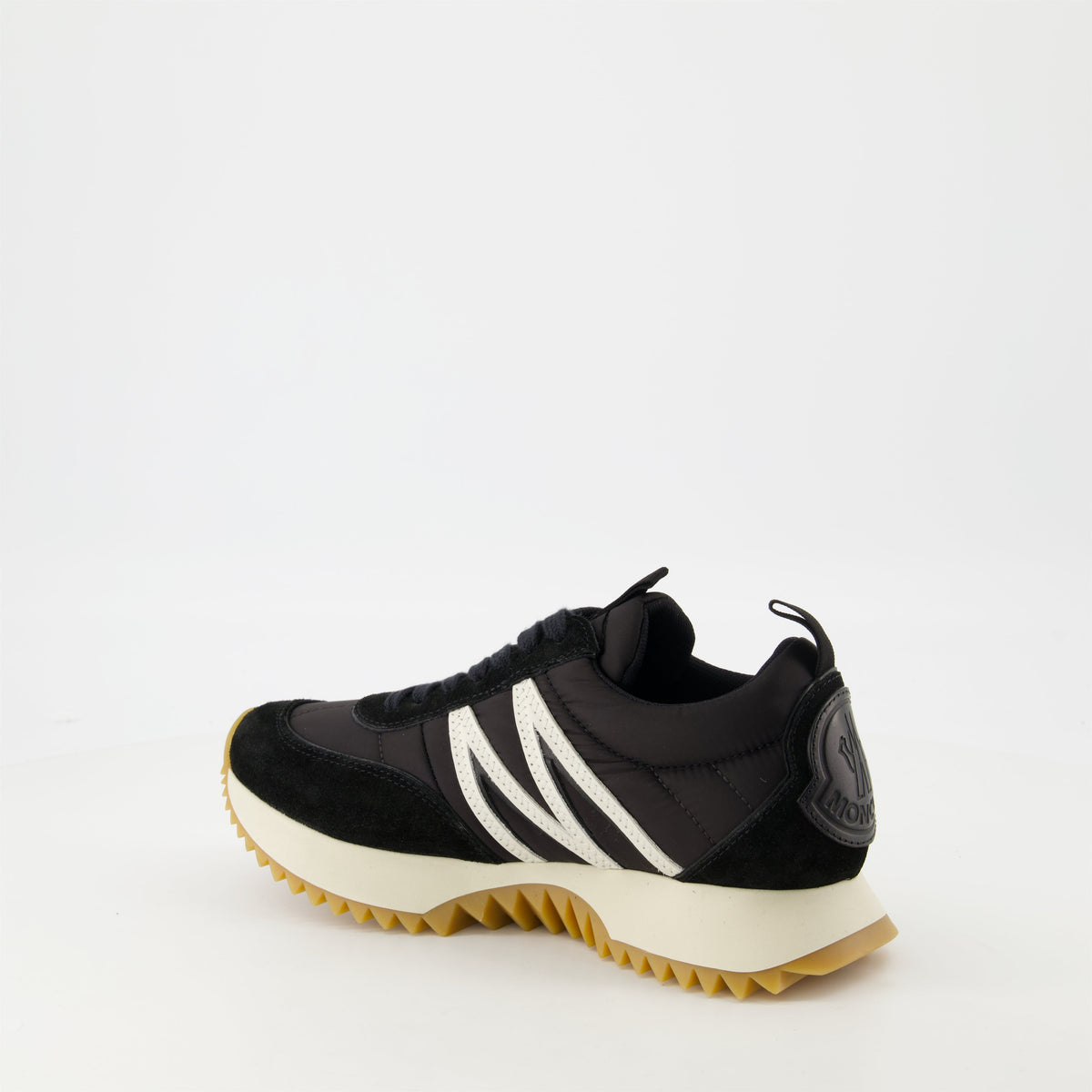 Low-Top Sneakers – Black & White