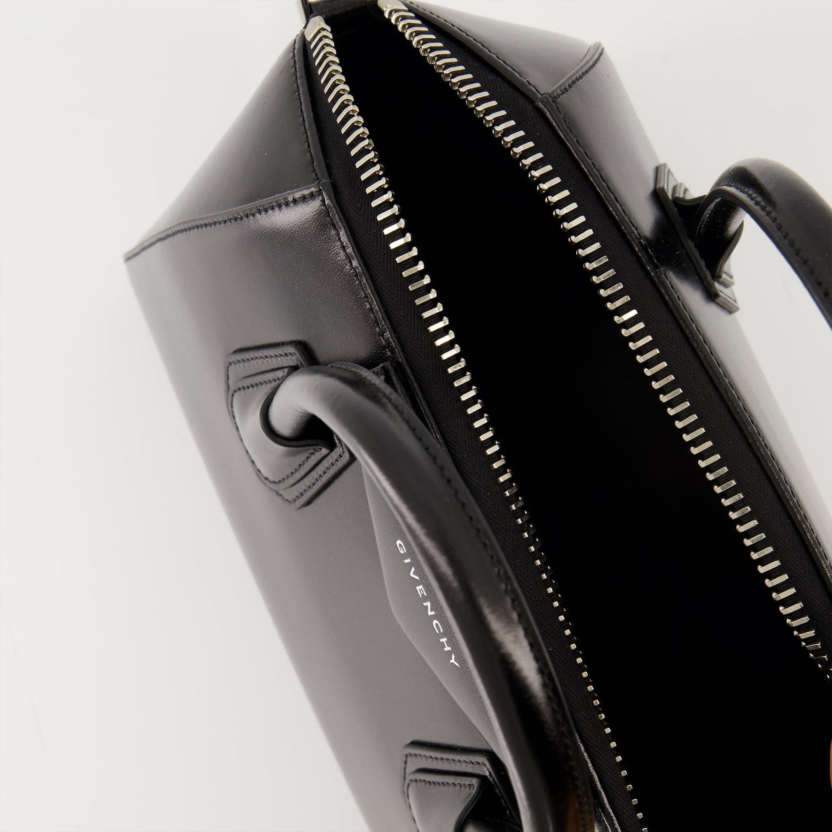 Antigona Small Top Handle Bag – Black